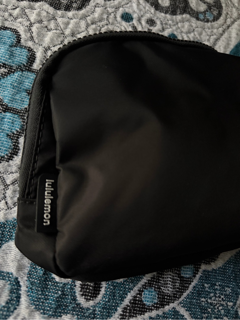 lululemon athletica Black Crossbody Pouch - Picture 2 of 4